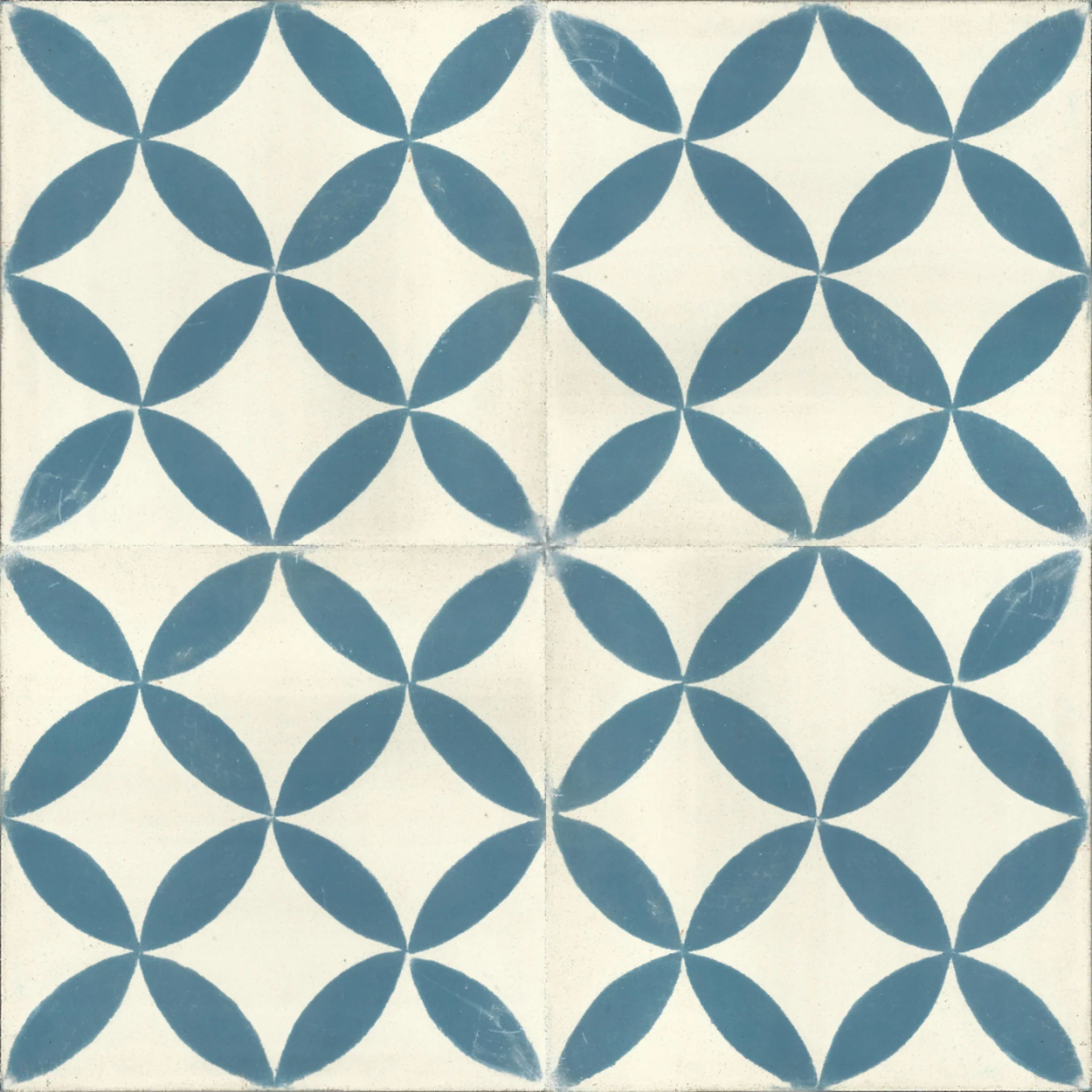 Arabesque Grande — Ivory — 2×2 pattern repeat